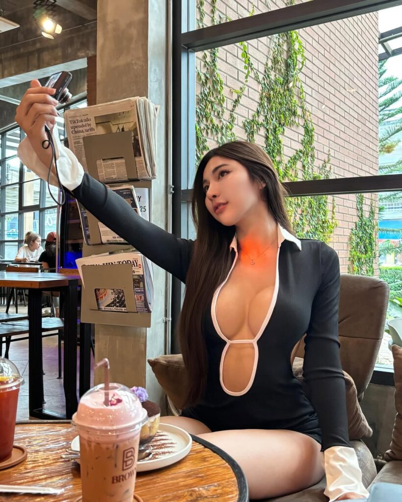 Kejadian Tak Pantas Di Dalam Kereta